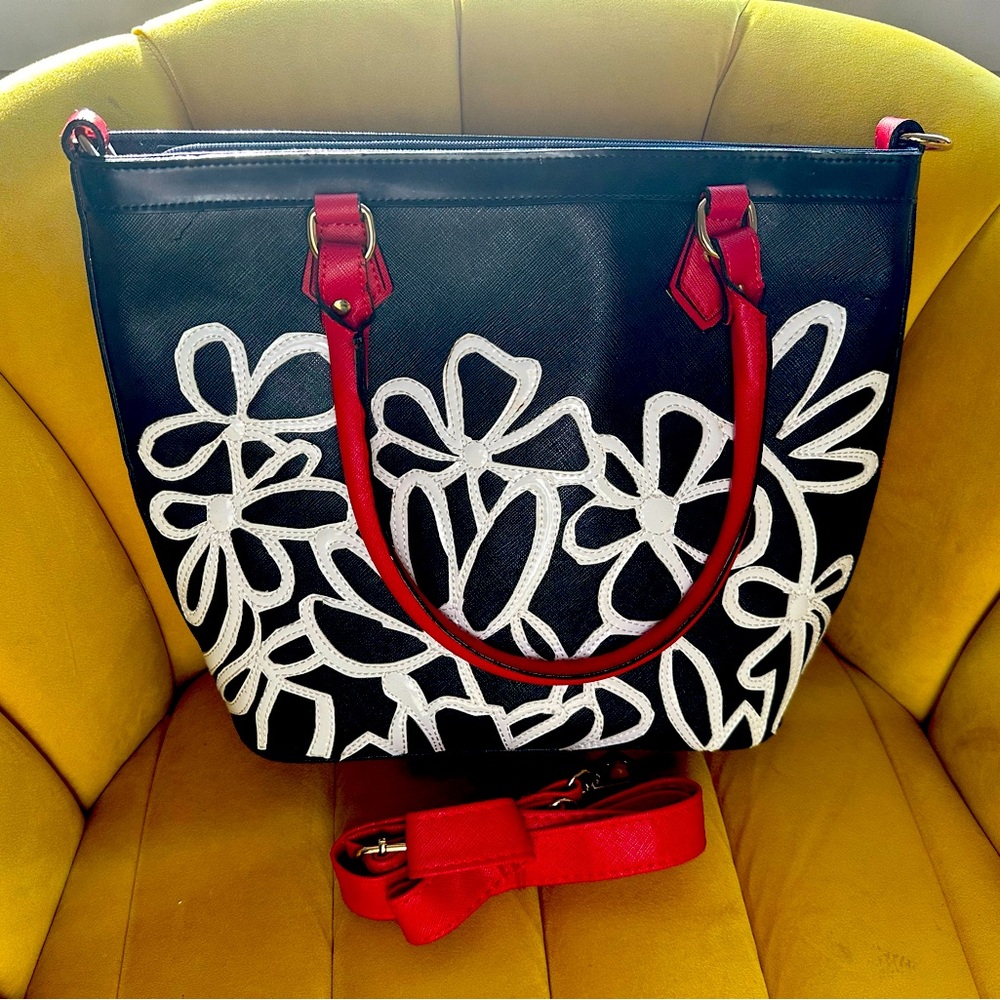 NWT summertime floral purse!